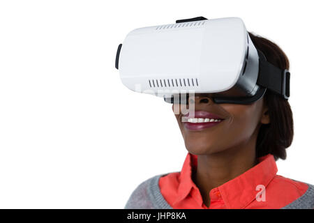 Close up of woman lunettes vr contre fond blanc Banque D'Images