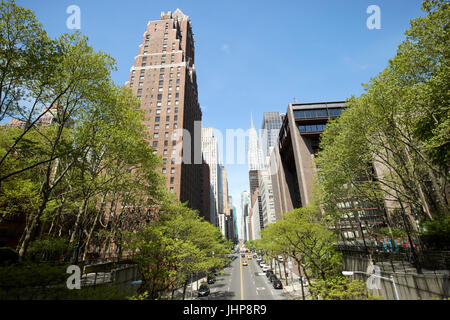 Fractionnement du 42e rue ville tudor tudor verts et complexe d'appartements de centre-ville New York USA Banque D'Images