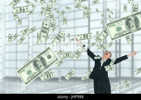 Digital composite de business woman looking at argent contre la pluie fond blanc Banque D'Images