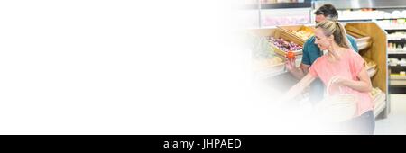 Digital composite de Couple Shopping in supermarket avec transition Banque D'Images