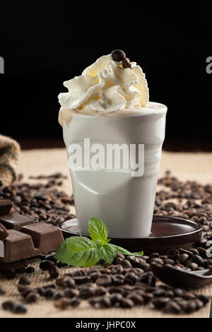 Blended frappucino glacé, les grains de café Banque D'Images