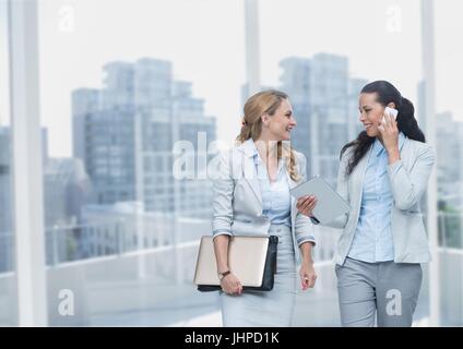 Digital composite de dispositifs de maintien des femmes d'affaires de l'Heureux Banque D'Images