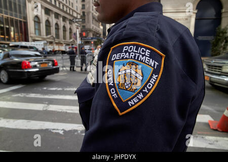 Agent de police nypd crête épaule Insigne Le New York City USA Banque D'Images