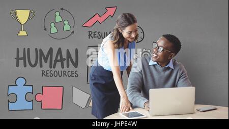 Digital composite of business people à un bureau à l'aide d'un ordinateur à l'arrière-plan gris avec des graphiques Banque D'Images