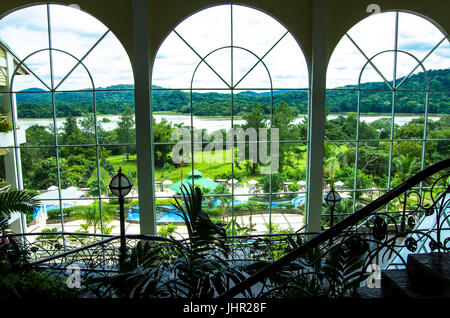 Vue depuis le Gamboa Rain Forest Resort Hôtel au Panama Banque D'Images