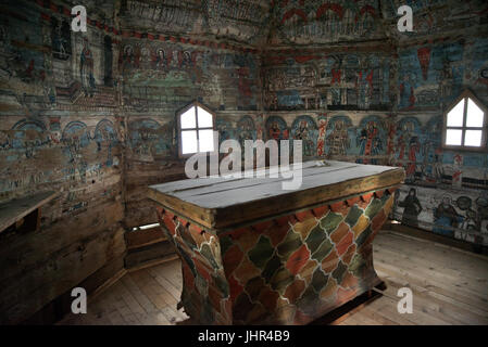 Les intérieurs de l'église en bois barsana, district de Maramures, Roumanie Banque D'Images