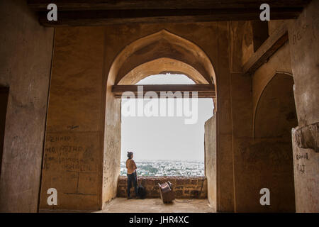 À l'Introspection fort Golconda, Hyderabad, Inde Banque D'Images