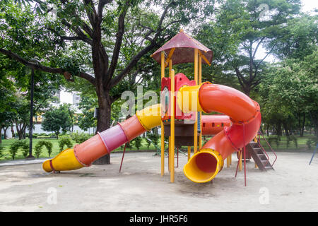 Chidrens aire de jeux dans le Parc Lumphini, Bangkok, Thaïlande Banque D'Images