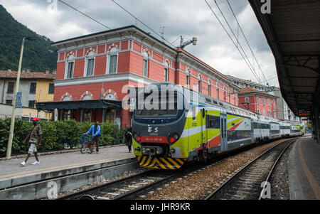 Côme, Italie - Juillet 14th, 2017 : la gare de Como Nord Lago ville région Lombardie Italie Europe Banque D'Images