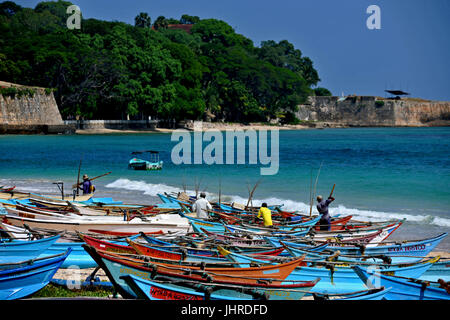 Bateaux de pêche dans la baie de Trincomalee,Néerlandais,Sri Lanka Banque D'Images