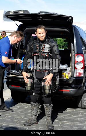 'Iron Man' Richard Browning oscille avec sa combinaison de vol Jet 'Powered by' à l'Excel lors de la London Tech Week avec : Richard où Browning : London, Royaume-Uni Quand : 14 juin 2017 Source : WENN.com Banque D'Images