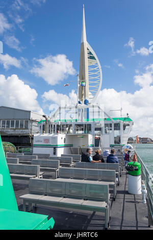 Gosport ferry Gunwarf Quays, Portsmouth, Hampshire, Angleterre, Royaume-Uni Banque D'Images