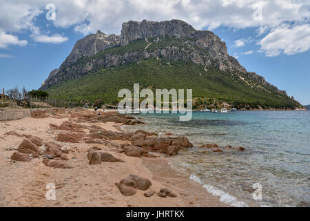 Plage sur la Spit Spalmatore di terra, l'île de Tavolara, golfe d'Olbia, en mer Tyrrhénienne, Province de la Gallura, Sardaigne, Italie Banque D'Images