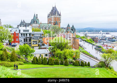 La ville de Québec, Canada - 30 mai 2017 : Cityscape ou toits de Château Frontenac, la Terrasse Dufferin et de Saint Laurent, à négliger dans la vieille ville Banque D'Images