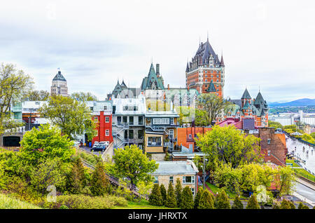 La ville de Québec, Canada - 30 mai 2017 : Cityscape ou toits de Château Frontenac, la Terrasse Dufferin et de Saint Laurent, à négliger dans la vieille ville Banque D'Images