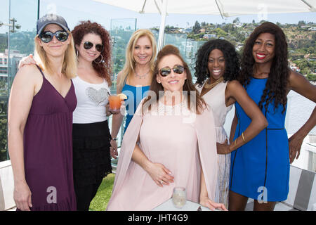 Los Angeles, Californie, USA. 14 juillet 2017. mercredi, l'actrice katie jacques, Heidi Alexander, l'actrice/producteur colleen brah actrice Jessica patron chisolu anakwenze, et assister à l'after party de la première de los angeles 'une direction différente" à la London restaurant de West Hollywood, Californie le 14 juillet, 2017. crédit : Sheri determan/Alamy live news Banque D'Images