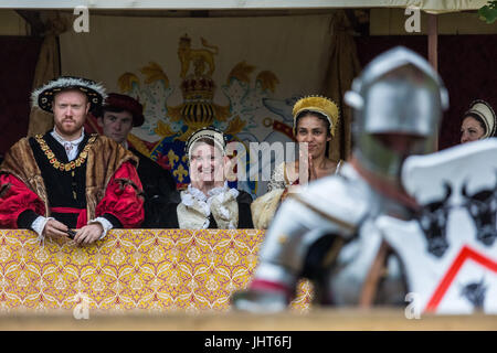 Dunmurry, Londres, Royaume-Uni. 15 juillet, 2017. Reconstitutions historiques au cours de la Joute Tudor à Hampton Court Palace © Guy Josse/Alamy Live News Banque D'Images