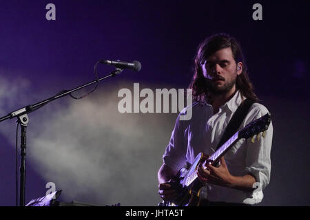 Latitude Festival, Royaume-Uni. 15 juillet, 2017. Winston Marshall de Mumford and Sons d'effectuer dans les manchettes lot sur l'Obélisque la scène du festival en 2017 Latitude Henham Park, Southwold dans le Suffolk. Date de la photo : le samedi 15 juillet, 2017. Crédit photo doit se lire : Roger Garfield/Alamy Live News. Banque D'Images