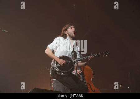 Latitude Festival, Royaume-Uni. 15 juillet, 2017. Winston Marshall de Mumford and Sons d'effectuer dans les manchettes lot sur l'Obélisque la scène du festival en 2017 Latitude Henham Park, Southwold dans le Suffolk. Date de la photo : le samedi 15 juillet, 2017. Crédit photo doit se lire : Roger Garfield/Alamy Live News. Banque D'Images