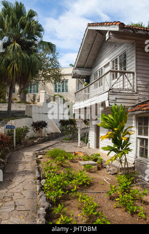 La Havane, Cuba - février 2,2017 : Finca Vigia où Ernest Hemingway a vécu de 1939 à 1960.De l'arrière de la véranda et une tour adjacente a Banque D'Images