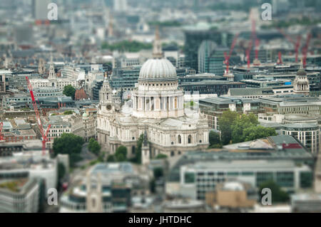 La Cathédrale St Paul et l'ouest de Londres d'en haut Banque D'Images