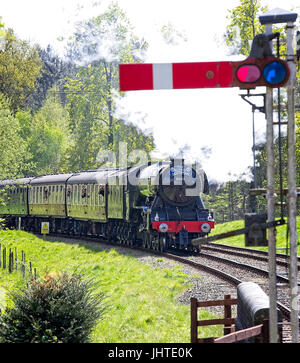 Le 60103, "Flying Scotsman", vapeur locomotive tirant un train de voyageurs au cours de la visite de l'Bluebell Railway, West Sussex, Angleterre, Royaume-Uni. Banque D'Images