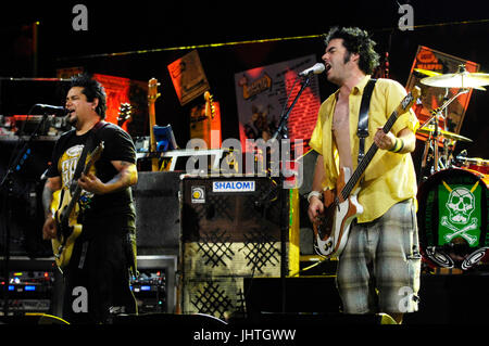 (G-D) El Hefe Fat Mike NOFX exécute Vans Warped Tour 15e anniversaire Celebration Club Nokia septembre 6,2009 Los Angeles. Banque D'Images