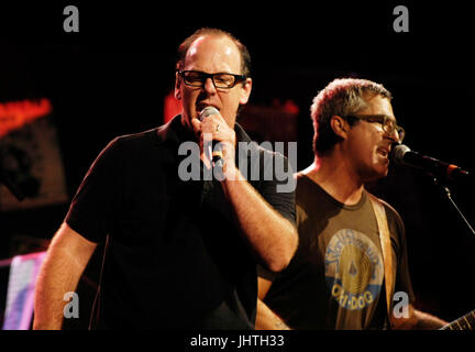 (G-D) Greg Graffin Brett Gurewitz Bad religion Perform Vans Warped Tour 15ème anniversaire Celebration Club Nokia septembre 6,2009 Los Angeles. Banque D'Images