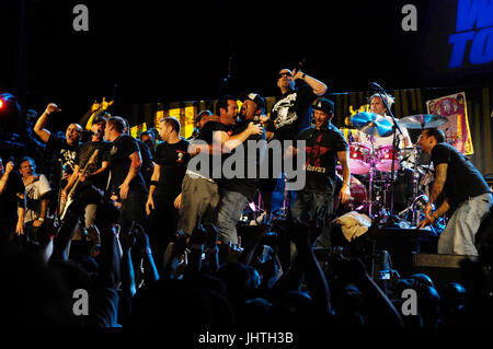 Underoath montée contre les membres,,pennywise,body count nofx effectuer sur scène Vans Warped Tour 15e anniversaire Septembre 6,2009 du club nokia de los angeles. Banque D'Images