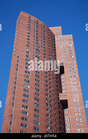 Confucius Plaza Apartments vue jusqu'à Chinatown tour Manhattan, New York, NY, USA. Banque D'Images