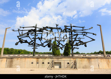Monument International sculpture par Nandor Glid, Camp de concentration de Dachau, Munich, Bavière, Allemagne Banque D'Images