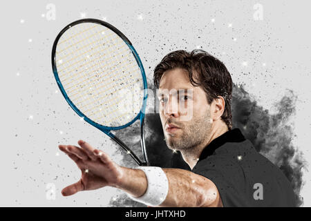 Joueur de tennis avec un uniforme noir qui sort d'une explosion de fumée . Banque D'Images