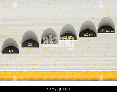 Close Up of Yellow Page côté Dicitonary Onglets. Banque D'Images