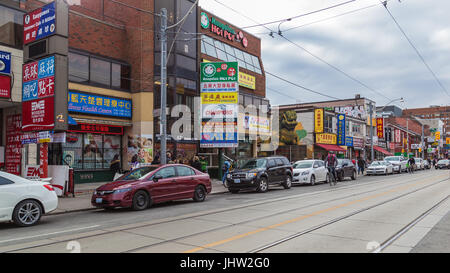 Main China Town le 3 décembre 2016 à Toronto. Banque D'Images