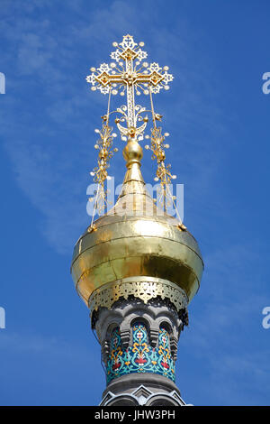 Croix d'or de chapelle russe sur Mathildenhöhe, Darmstadt, Hesse, Hermany, Europe je mit dem Hochzeitsturm und der Russischen Kapelle, Mathildenhöhe Banque D'Images