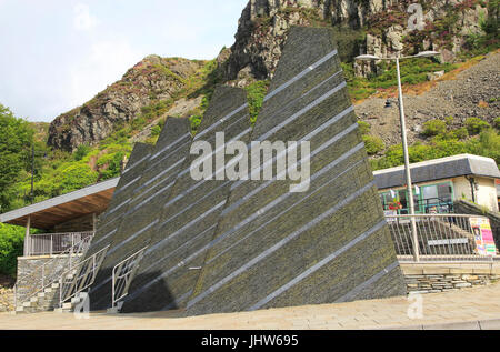 Monument de l'oeuvre d'ardoise le patrimoine dans Blaenau Ffestiniog, Gwynedd, au nord du Pays de Galles, Royaume-Uni Banque D'Images