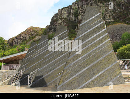 Monument de l'oeuvre d'ardoise le patrimoine dans Blaenau Ffestiniog, Gwynedd, au nord du Pays de Galles, Royaume-Uni Banque D'Images