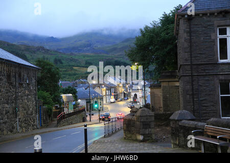 Ciel couvert humide soirée à Blaenau Ffestiniog, Gwynedd, au nord du Pays de Galles, Royaume-Uni Banque D'Images