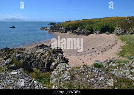 Plage de sable sur l'île de Llanddwyn, Anglesey, pays de Galles Banque D'Images