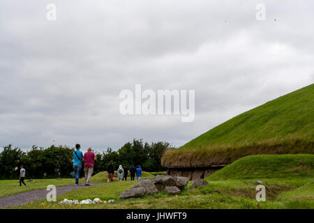 Tumulus à Knowth, Meath Irlande Banque D'Images
