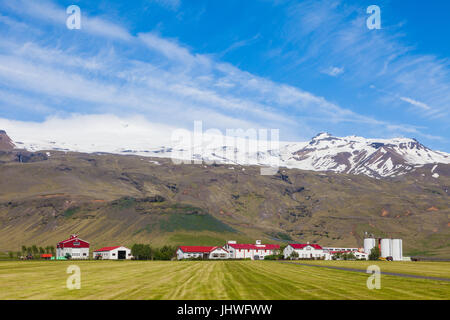 Ferme familiale à l'ombre du Volcan Eyjafjallajokull qui a éclaté en avril 2010 Banque D'Images