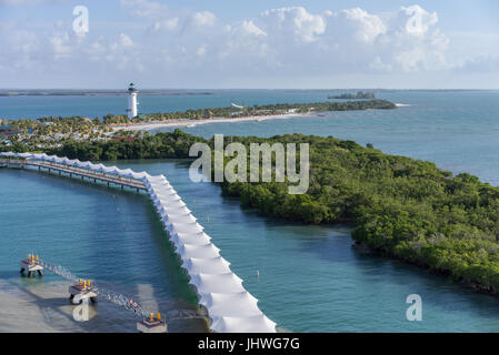 Une vue de l'île de la récolte Kaye au large de la côte sud du Belize, vu depuis le bateau de croisière NCL Getaway tandis que le 1 mars, d'ici 2017. Banque D'Images