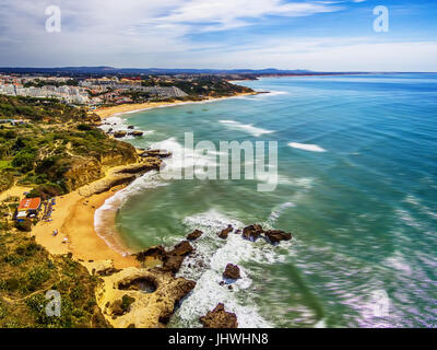 Algarve, Portugal : aerial photo de la côte d'UAV Banque D'Images