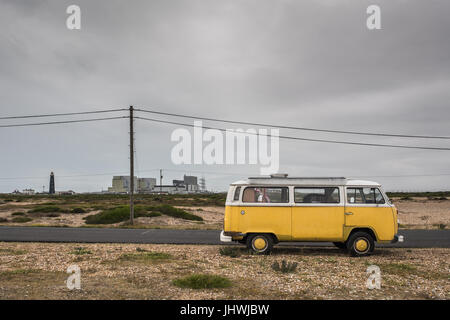 Campervan VW, Dungeness, Kent UK Banque D'Images