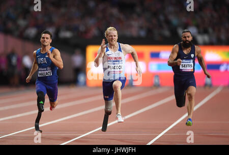 (Gauche-droite) USA's Jarryd Wallace, Grande-Bretagne's Jonnie Peacock et la Michail Seitis dans l'épreuve du 100m T44 au cours de la troisième journée du Championnat du Monde 2017 Para athlétisme Stade à Londres. Banque D'Images