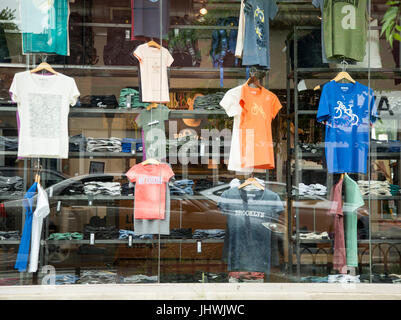 Magasin de vente tee shirts à Brooklyn, New York Banque D'Images