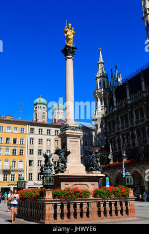 Mariensaule, Marienplatz, Munich, Bavière, Allemagne Banque D'Images