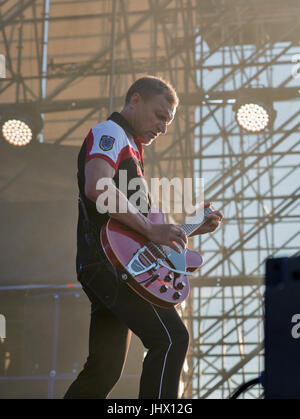 KIEV, UKRAINE - le 28 juin 2017 populaires : groupe de rock ukrainien Vopli Vidopliassova et son leader, chanteur et guitariste Oleh Skrypka fonctionne à la une Banque D'Images