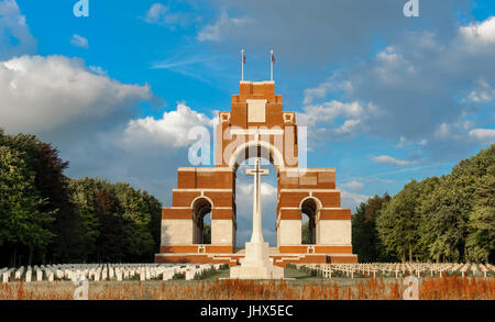 En France, en somme - Le Mémorial de Thiepval - Le mémorial dédié aux soldats et policiers manquants dans la bataille de la Somme durant la Première Guerre mondiale Banque D'Images