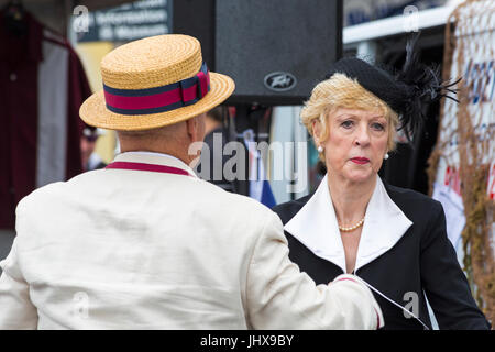 Poole va Vintage, Poole, Dorset, UK. 16 juillet 2017. Poole va Vintage événement a lieu sur le quai - les visiteurs s'habillent en vêtements vintage. Credit : Carolyn Jenkins/Alamy Live News Banque D'Images